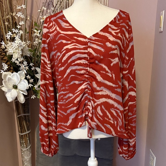 BOLD elements Tops - Bold elements cinched front blouse